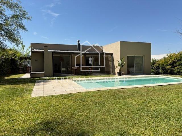 Casa · 132m² · 5 Ambientes · 2 Cocheras
