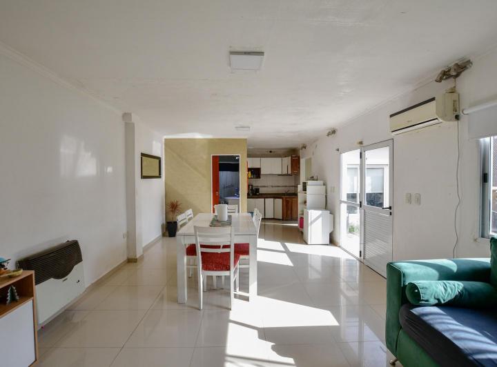 Casa · 196m² · 4 Ambientes · 2 Cocheras