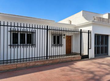 Casa de 5 ambientes, Gobernador Benegas · Casa en Alquiler en Godoy Cruz – Calle Mansilla