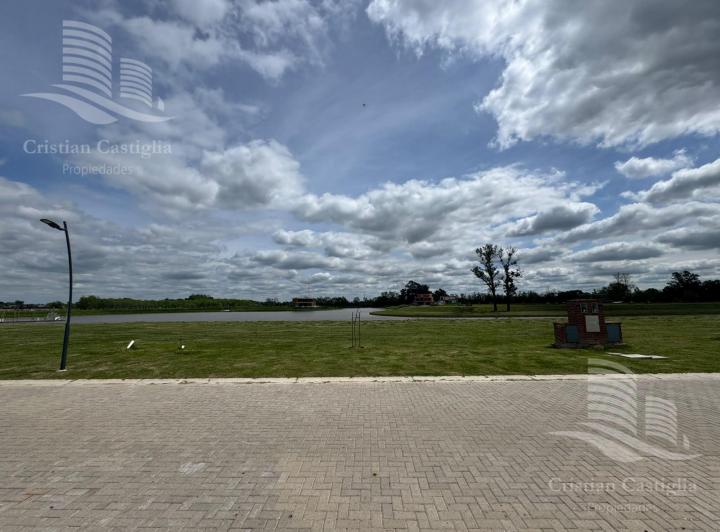 Terreno · 733m²