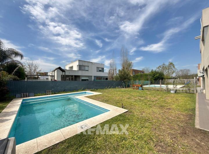 Casa · 130m² · 5 Ambientes · 2 Cocheras