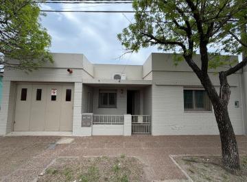 Casa · 135m² · 2 Ambientes · 1 Cochera · Venta Casa 3 Habitaciones, Garage y Patio en Barrio Luis Fasoli