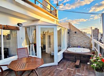 Departamento · 77m² · 2 Ambientes · 1 Cochera · Alquiler – 2 Amb C/ Balcón Aterrazado, Jacuzzi y Parrilla