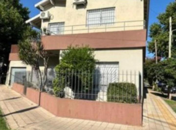Casa · 6 Ambientes · 1 Cochera