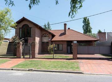 Casa · 352m² · 8 Ambientes · 4 Cocheras · Casa en Venta Gonnet
