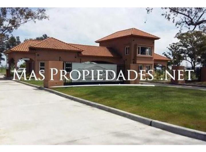 Terreno · 930m²