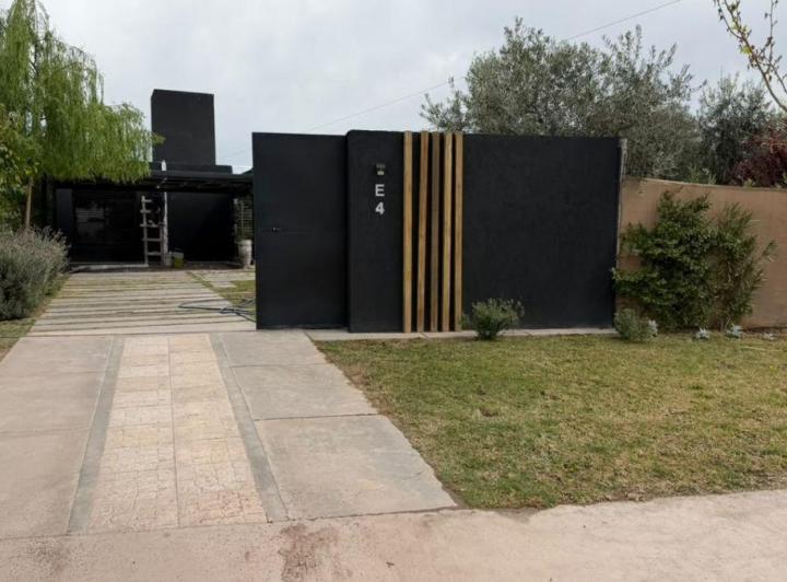 Casa · 114m² · 5 Ambientes · 2 Cocheras
