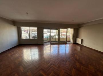 Departamento · 120m² · 5 Ambientes · 1 Cochera · Centrico Departamento en Santiago del Estero Al 800