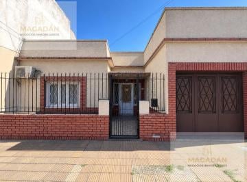 Casa · 198m² · 3 Ambientes · 1 Cochera · Venta | Casa 3 Ambientes en Ramos Mejia