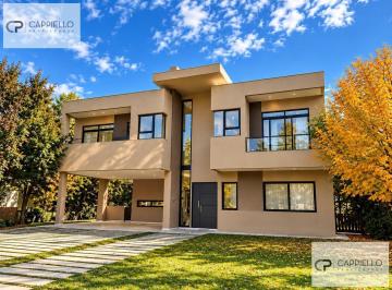 Casa · 8540000ha · 7 Ambientes · 2 Cocheras · Casa en Alquiler y Venta en El Barrio Privado Valdevez