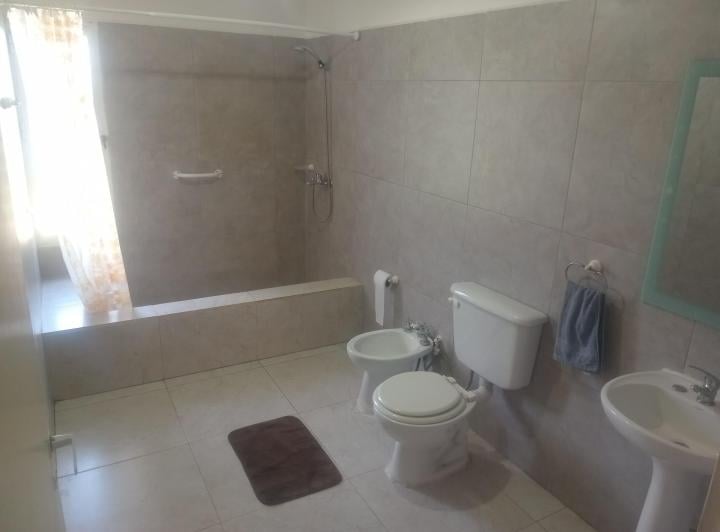 Casa · 200m² · 8 Ambientes · 1 Cochera