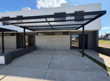 Casa · 151m² · 3 Ambientes · 2 Cocheras · ¡Venta! Hermoso Dúplex en Chacras Green - 3 Dorm. ¡Terminaciones de Calidad!