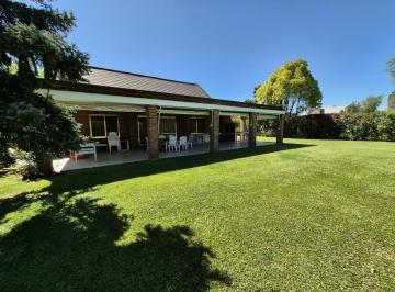 Casa · 240m² · 4 Ambientes · Casa Chalet en Alquiler en Cuba Fátima, Pilar, G. B. a. Zona Norte