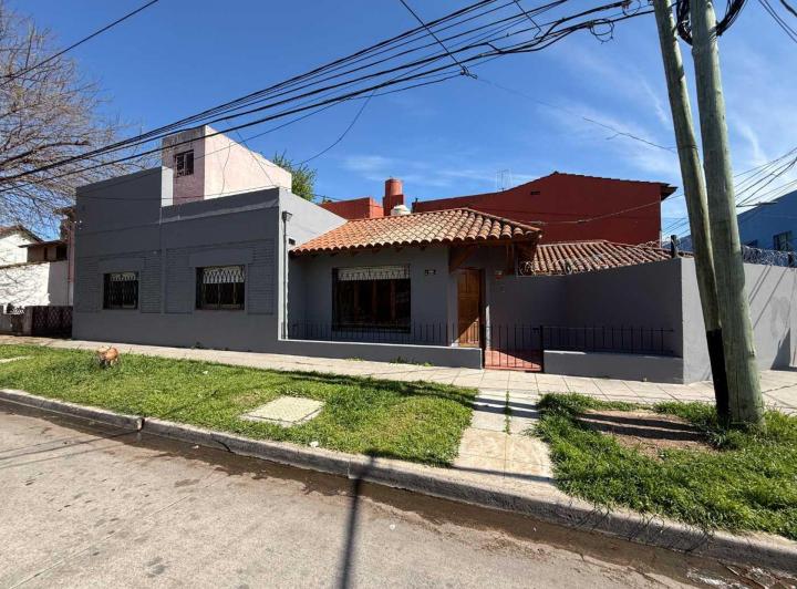 Casa · 99m² · 4 Ambientes · 1 Cochera
