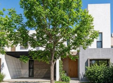 Casa de 6 ambientes, Córdoba · Espectacular Casa en Claros del Bosque