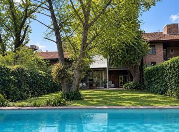 Casa · 283m² · 7 Ambientes · 1 Cochera · Venta - Casa en La Horqueta con 4 Dorm., Jardín y Pileta.