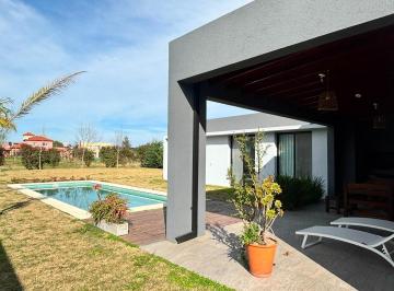 Casa · 144m² · 4 Ambientes · 2 Cocheras · Casa en Alquiler en San Sebastián Pilar 4 Ambientes