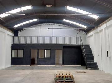 Bodega-Galpón · 214m² · 4 Ambientes · Galpón en Alquiler en Godoy Cruz Mendoza