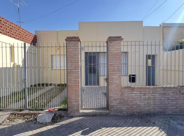Casa · 80m² · 4 Ambientes · 1 Cochera