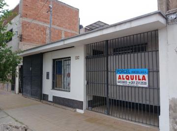 Casa · 120m² · 5 Ambientes · 1 Cochera · Casa en Coronel Dorrego - Gualberto Godoy N°1179