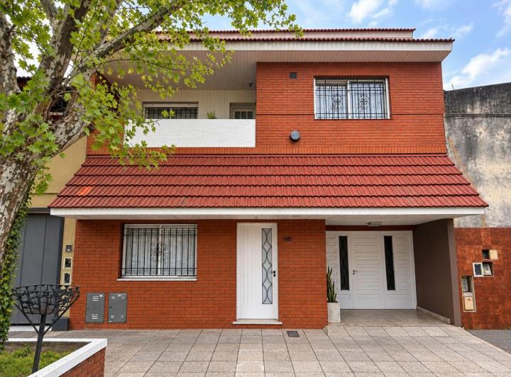 Casa · 130m² · 3 Ambientes · 1 Cochera