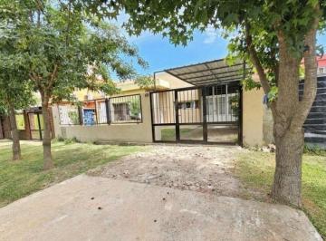 Casa · 156m² · 4 Ambientes · 1 Cochera · Casa de 3 Dorm. con Piscina y Doble Acceso
