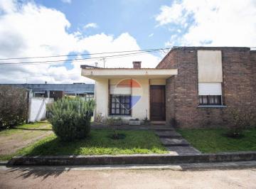 Casa · 56m² · 4 Ambientes · 1 Cochera · Venta Casa 2 Dorm. en Complejo, Lagomar Norte