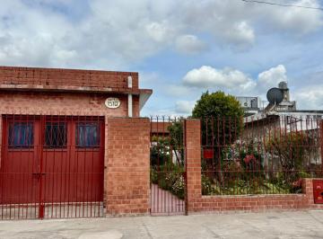 Casa · 115m² · 5 Ambientes · Casa en Venta 3 Ambientes con 2 Deptos Lomas