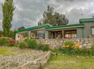 Casa · 132m² · 3 Dormitorios · 2 Cocheras · Distinguida Casa Renovada en La Quebradita - Tafi del Valle - Terreno 3100 m²