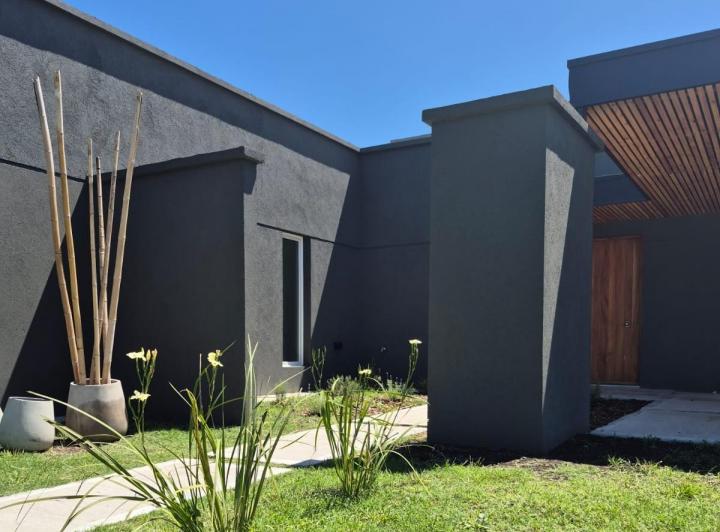 Casa · 141m² · 6 Ambientes · 2 Cocheras