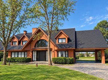 Casa · 349m² · 7 Ambientes · 4 Cocheras · Casa en Venta - Club de Campo San Diego - Moreno, G. B. a. Zona Oeste, Argentina