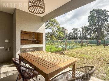 Casa · 14m² · 4 Ambientes · 2 Cocheras · Townhouse en Venta en Decs Tortugas