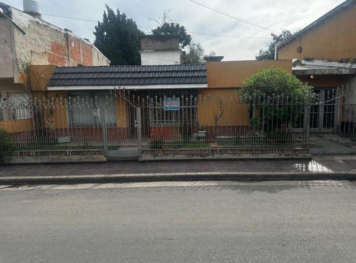Casa · 150m² · 6 Ambientes · 1 Cochera
