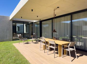 Casa · 203m² · 3 Dormitorios · 2 Cocheras · Venta Casa Planta Baja 3 Dorm. con Seguridad Villa Allende Golf