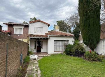 PH · 70m² · 3 Ambientes · 2 Cocheras · Alquiler PH 3 Amb C/ Jardin + 2 Cocheras Ballester