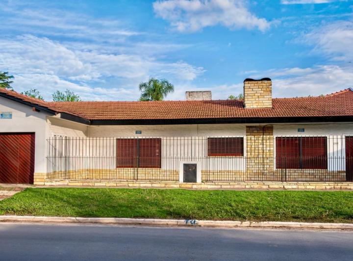 Casa · 494m² · 5 Ambientes · 1 Cochera