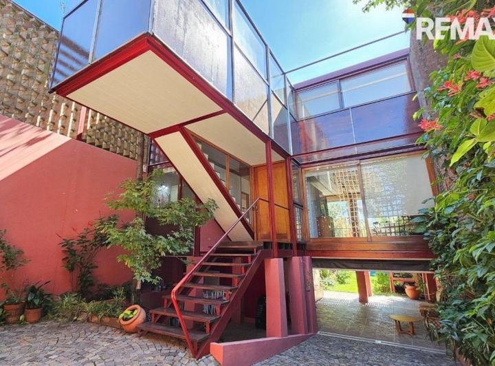 Casa · 187m² · 4 Ambientes · 2 Cocheras