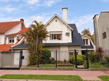 Casa · 493m² · 6 Ambientes · Chalet en Venta y Alquiler con Jardín en San Isidro
