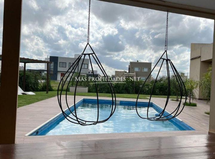 Casa · 172m² · 4 Ambientes · 2 Cocheras
