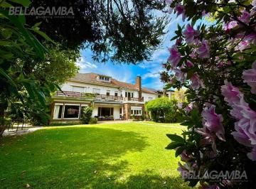 Casa · 1229m² · 9 Ambientes · 2 Cocheras · Casa Venta Vicente Lopez 9 Ambientes Jardin Piscina