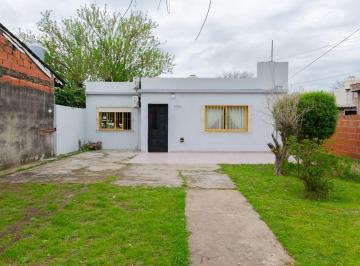 Casa · 120m² · 3 Ambientes · 1 Cochera · Venta Casa 3 Ambientes, Castelar Sur