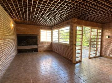 Casa · 190m² · 5 Ambientes · 2 Cocheras · Casa Alquiler La Plata 3 Dorm. Pileta