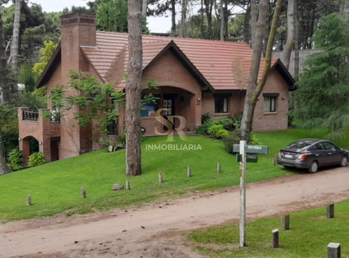 Casa · 166m² · 5 Ambientes · 1 Cochera