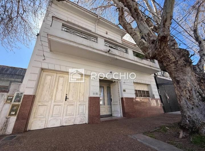Casa · 300m² · 5 Ambientes · 1 Cochera