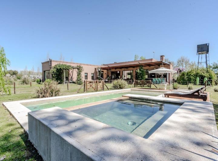Casa · 195m² · 4 Ambientes · 2 Cocheras