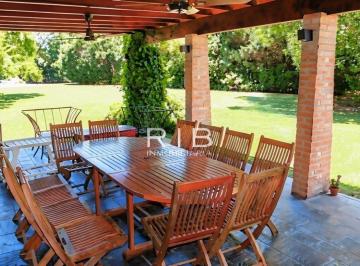 Casa de 5 ambientes, Pilar · Muy Buena Propiedad Sobre 1640 m²