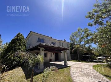 Casa · 260m² · 4 Ambientes · 2 Cocheras · Casa en Venta en Los Castores Nordelta