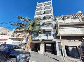 Departamento de 1 ambiente, Monte Castro · Semipiso de 1 Ambiente con Balcon - Al Frente