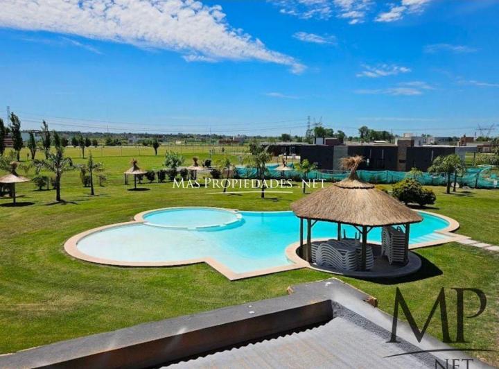 Terreno · 706m²