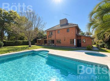 Casa · 232m² · 4 Ambientes · 5 Cocheras · Casa en Venta en Country Banco Provincia - Acepta Permuta 50%